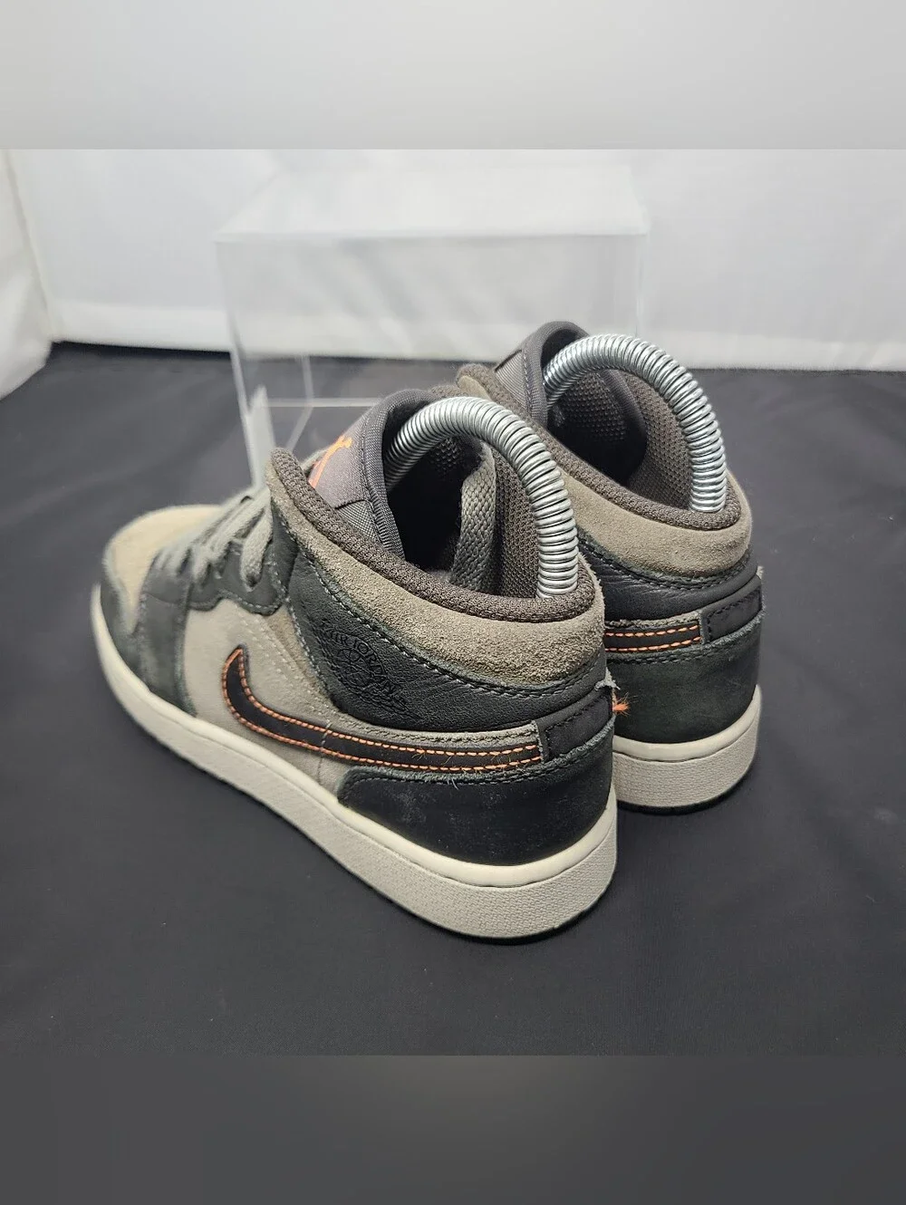 Jordan 1 Mid SE GS 
